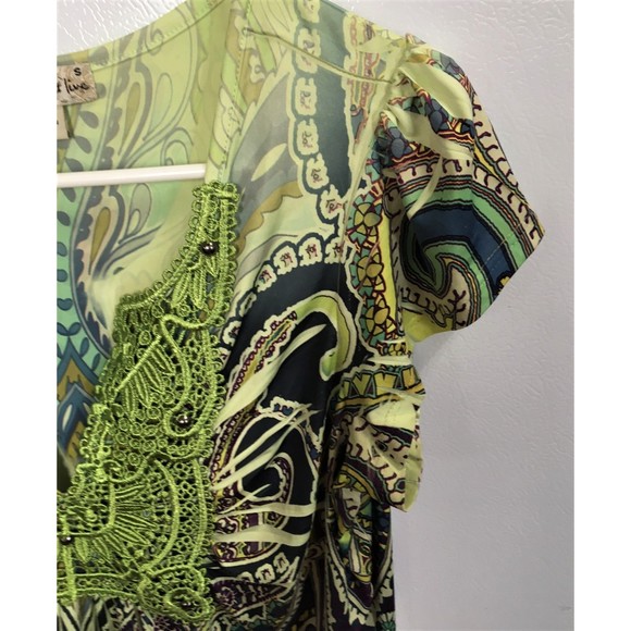 Live and Let Live Green Paisley Short Sleeve Women's SZ Small Top - Picture 6 of 10